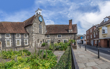 Fototapeta na wymiar altes Haus und Garden in Canterbury hochauflösend
