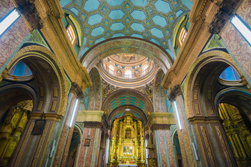 Fototapeta na wymiar Interior of the Church of El Sagrario in Quito, Ecuador