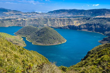 Laguna Cuicocha en la reserva Cotacachi-Cayapas, Ecuador