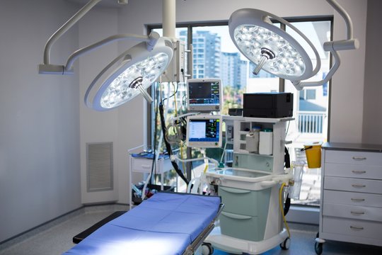 Equipment and medical devices in modern operating room