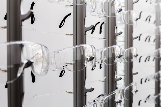 Showcase stand with protective eyewear glasses