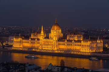Fototapeta na wymiar Parlamento de Budapest