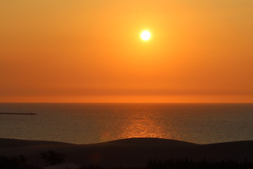 砂丘越しの夕焼け