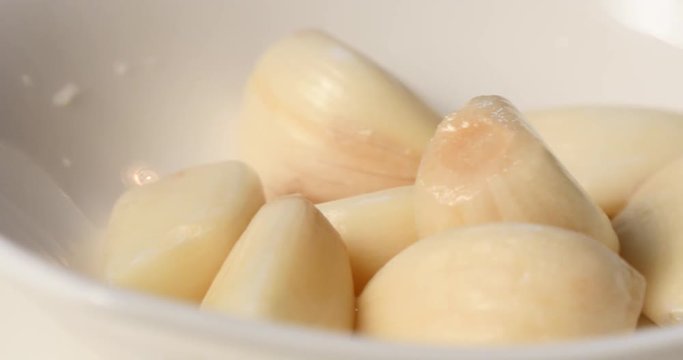 Skinned garlic on a dish