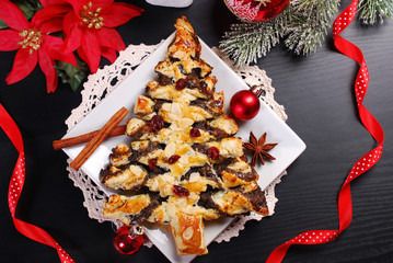 poppy cake in christmas tree shape