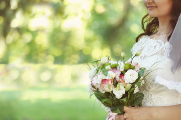 Fototapeta premium Bride with flower bouquet on her wedding day