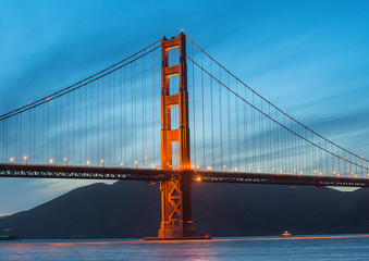Fototapeta na wymiar Golden Gate Bridge during sunset