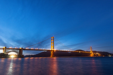 Fototapeta na wymiar Golden Gate Bridge during sunset