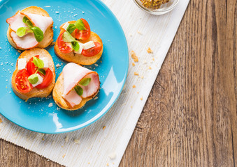 Bruschetta with tomato, cheese and bacon
