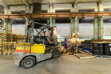 Forklift drove rack with load chains.