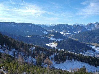 early winter trekking in beautiful salzkammergut