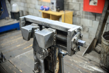 Machine tool for splicing steel cable.