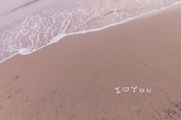 砂浜のI LOVE YOU