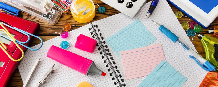 Arbeitsplatz - Schreibtisch