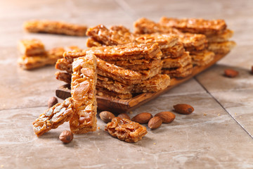 Crispy cookies with honey and almonds