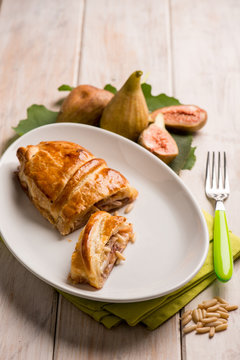strudel with figs and pine nuts