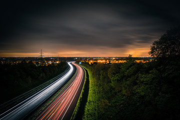 Autobahn bei Nacht