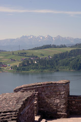 Jezioro Czorsztyńskie i góry
