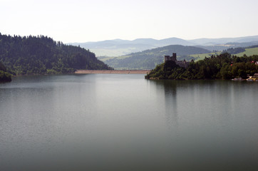 Fototapeta na wymiar Jezioro Czorsztyńskie