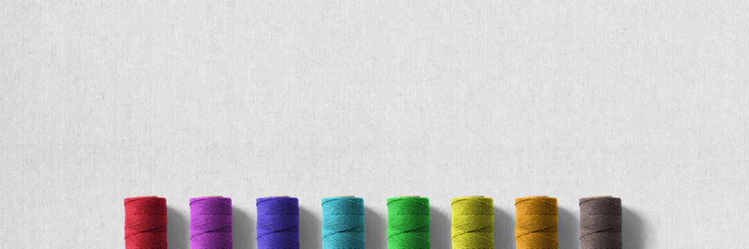 Bunter N&auml;hgarn auf Leinen - Hintergrund | Banner 