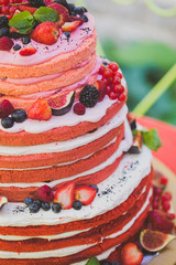 decorate wedding cake