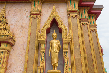 Obraz premium Golden budha on temple at Wat Chalong in Phuket,Thailand.