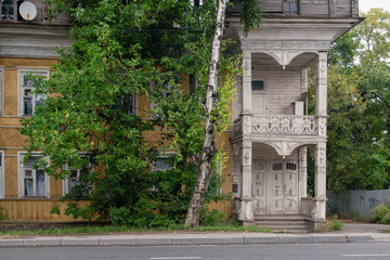 Obraz premium Wooden house with carved architraves, Vologda
