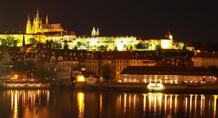 Fototapeta na wymiar Night photo of St. Vitus Cathedral, Prague castle and the Vltava River