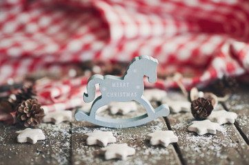 Рождественские декорации и  угощения с пряностями и цитрусами