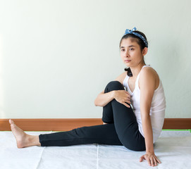 Fototapeta na wymiar young woman doing yoga 