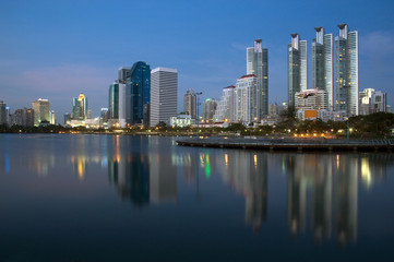 Fototapeta na wymiar View of Building Skyline taken from Benjakiti Park in Bangkok.