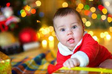 Fototapeta na wymiar baby in festively decorated room