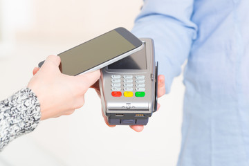 Paying contactless with smart phone
