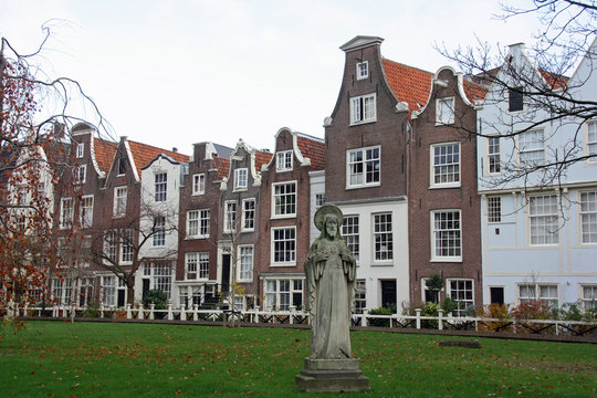 Statue du Christ dans le béguinage d'Amsterdam, Pays-Bas
