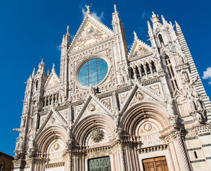 Fototapeta premium Facade of Siena dome (Duomo di Siena), Italy
