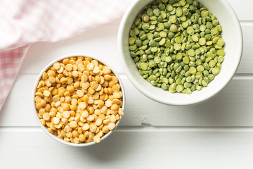Green and yellow split peas.