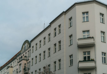 Obraz premium houses in a row with corner house in the front