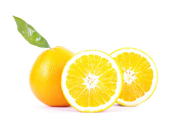 Orange vor weißem Hintergrund