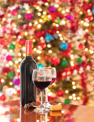 Celebrating the holiday season with red wine