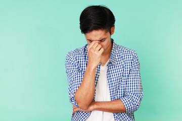頭痛を訴える男性