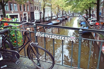 Fototapeta na wymiar Walking through Amsterdam