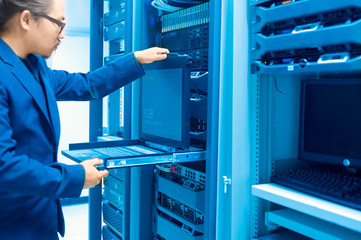 Man fix server network in data center room