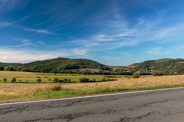 Landschaft mit Blauem Himmel