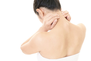 首の痛みを訴える女性