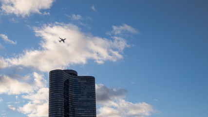 Fototapeta na wymiar A flight over the building with blue sky, Chicago