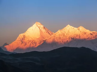 Crédence de cuisine en verre imprimé Dhaulagiri Vue majestueuse sur le pic du Dhaulagiri (8167 m) au lever du soleil. Népal, Himalaya.