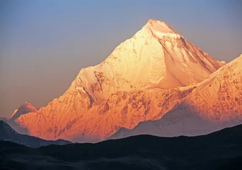 Papier Peint photo Dhaulagiri Vue majestueuse sur le pic du Dhaulagiri (8167 m) au lever du soleil. Népal, Himalaya.