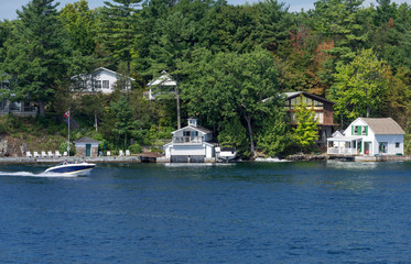 Fototapeta na wymiar Cottages on a lake