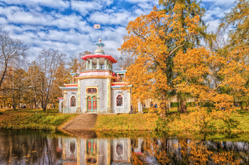 Fototapeta na wymiar Chinese Summer House in the Catherine park in Tsarskoye Selo (Pushkin).