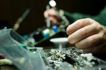 Work with the heated soldering iron